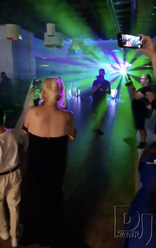 Svadba sa konala na mieste Archíve Vín vo Vrábľoch dňa 13.9.2025 v okres Nitra na svadbe hrala cigánska kapela, cimbalovka a DJ MARK -  DJ NA SVADBY